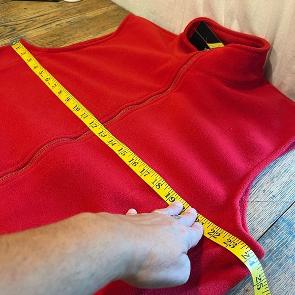 ❤️ GURU Sportswear – Red Fleece Vest – Size L (New with tag) - Picture 8 of 9